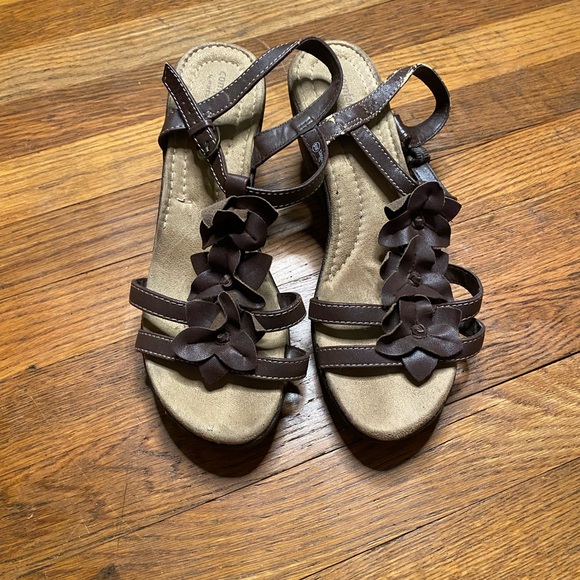 Comfort Plus Brown Floral Wedge Sandals – Women’s Size 8 - Picture 2 of 7